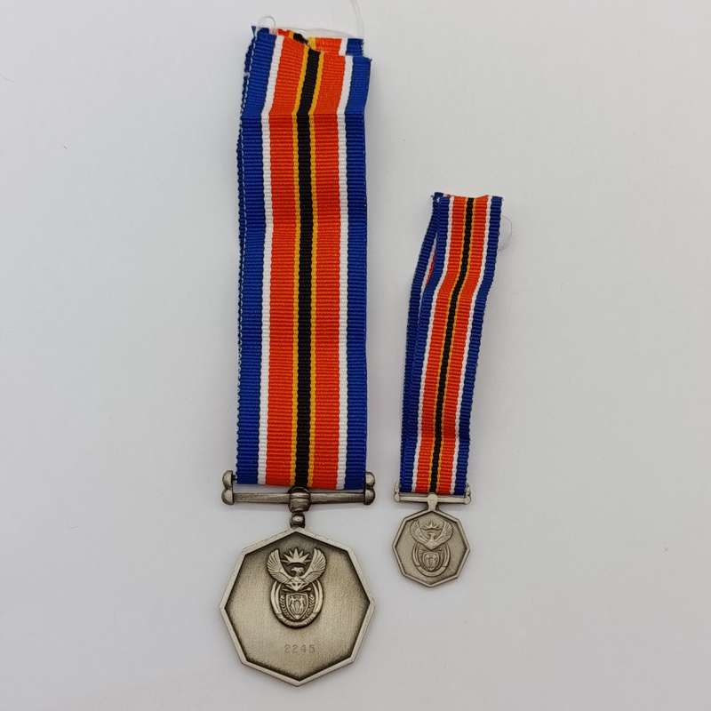 SANDF Tshumelo Ikatelaho medal plus miniature #2245