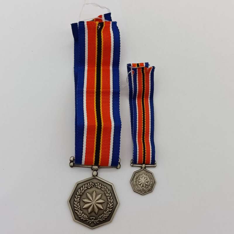 SANDF Tshumelo Ikatelaho medal plus miniature #2245