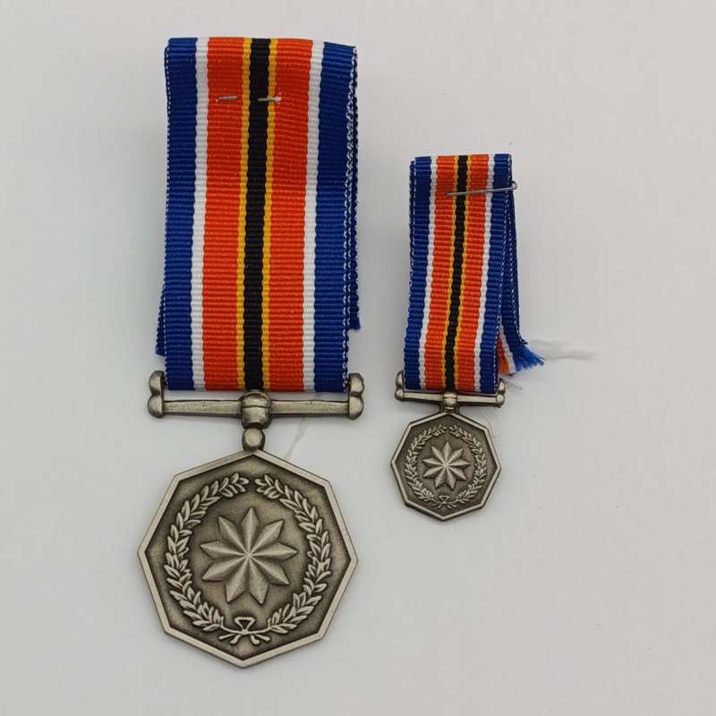 SANDF Tshunmelo Ikatelaho medal plus miniature #2246