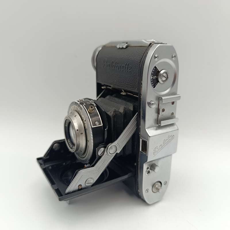 Vintage 1950`s Balda Baldinette 35mm camera with Baltar 1:2.9 / 50mm lens - top turning knob
