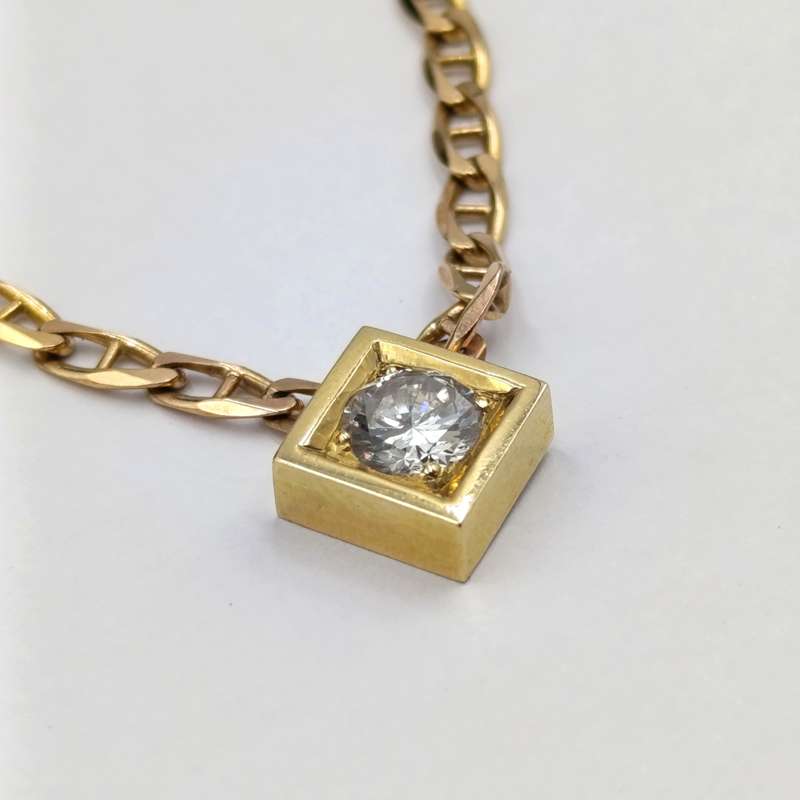 9Kt gold chain with 18kt gold pendant with diamond of over a carat