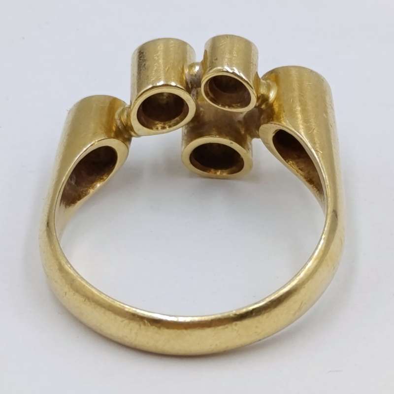 18Kt gold ring with 5 diamonds - total weight of diamonds over a carat