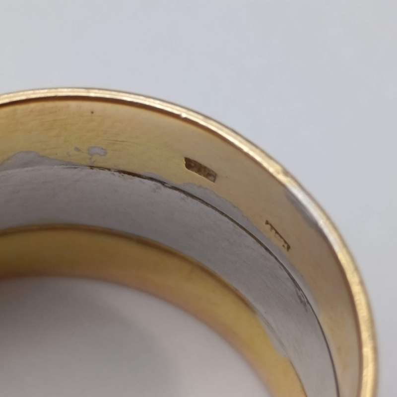 Beautiful 14 kt yellow, white and rose gold ring with 2 clear white diamonds of about 0,25 ct each