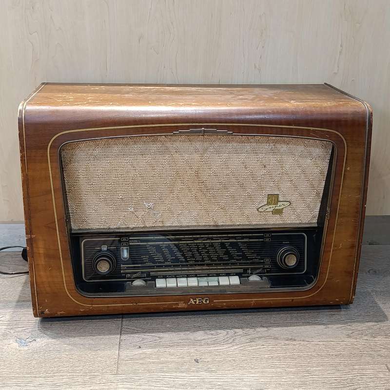 Vintage AEG 3D super 4085 Valve radio with FM reception