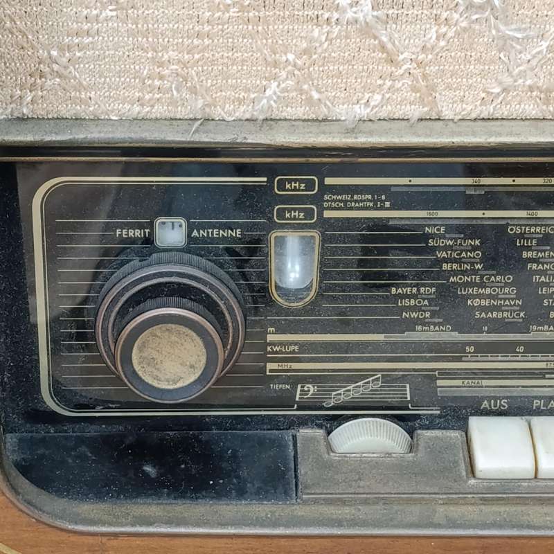 Vintage AEG 3D super 4085 Valve radio with FM reception