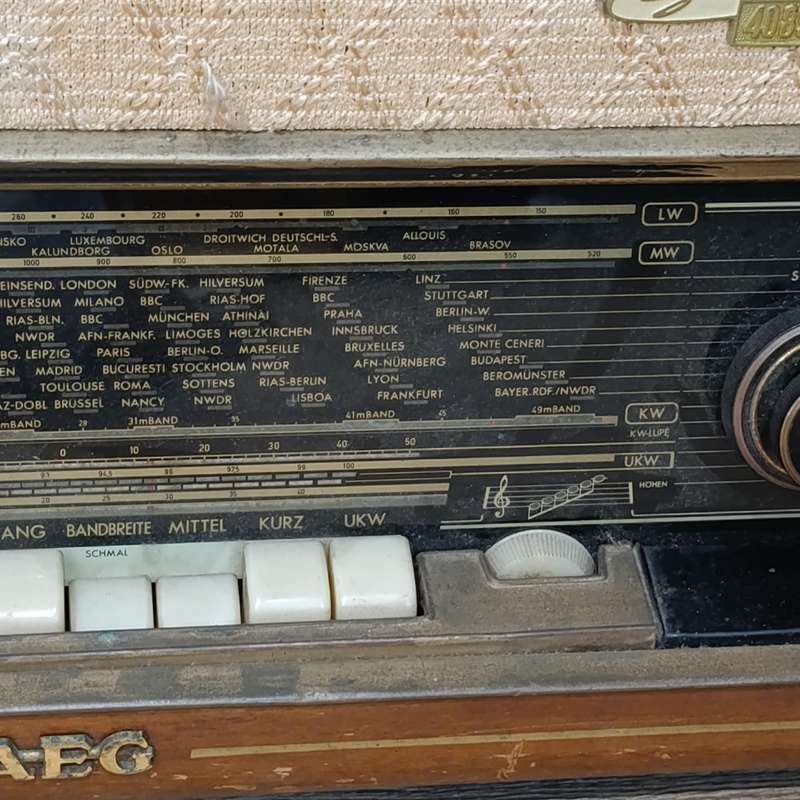 Vintage AEG 3D super 4085 Valve radio with FM reception
