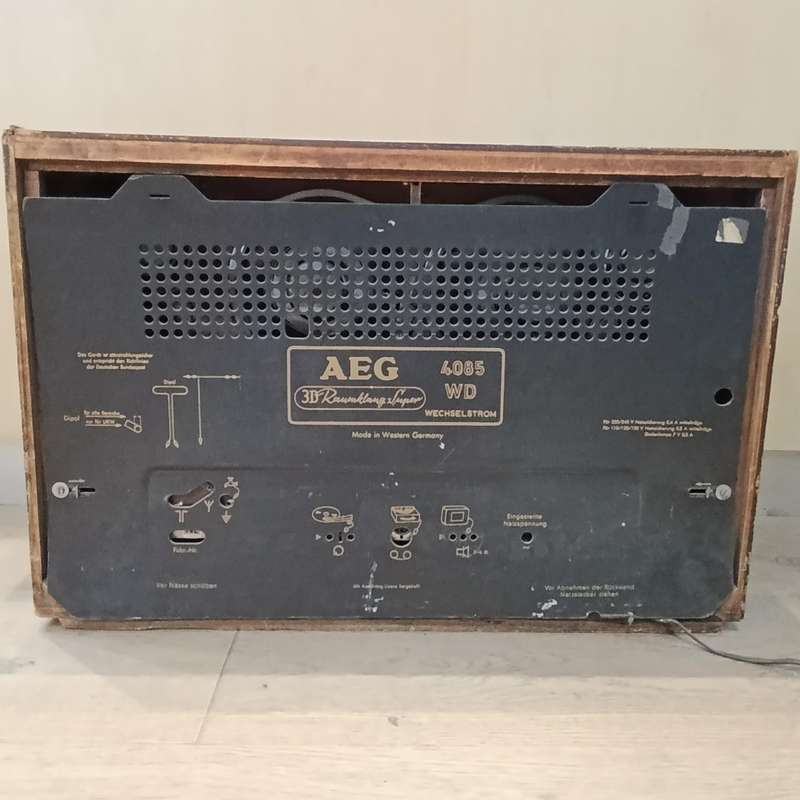 Vintage AEG 3D super 4085 Valve radio with FM reception