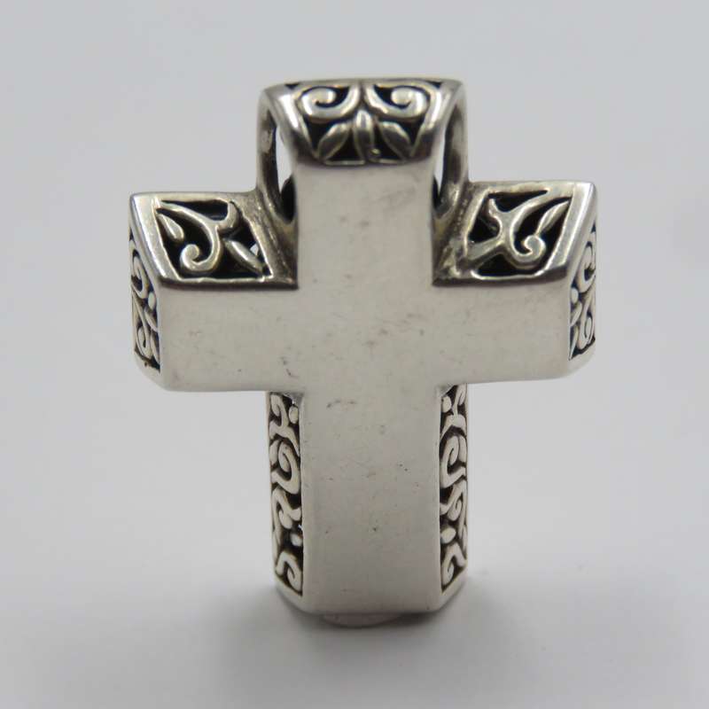 Beautiful thick sterling silver cross pendant  - weighs 13,6g
