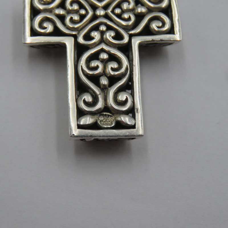 Beautiful thick sterling silver cross pendant  - weighs 13,6g