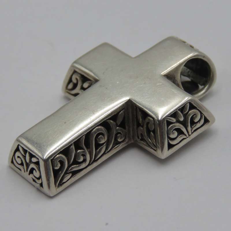 Beautiful thick sterling silver cross pendant  - weighs 13,6g