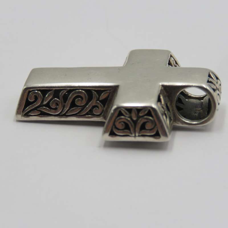 Beautiful thick sterling silver cross pendant  - weighs 13,6g