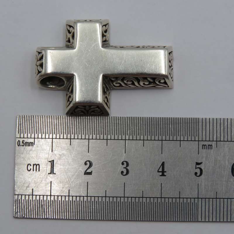 Beautiful thick sterling silver cross pendant  - weighs 13,6g