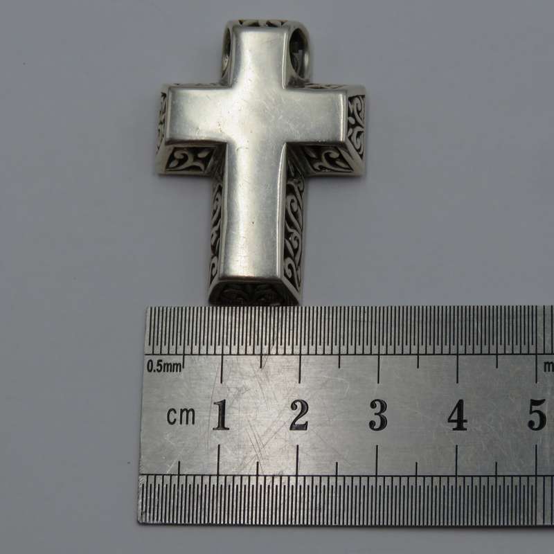 Beautiful thick sterling silver cross pendant  - weighs 13,6g