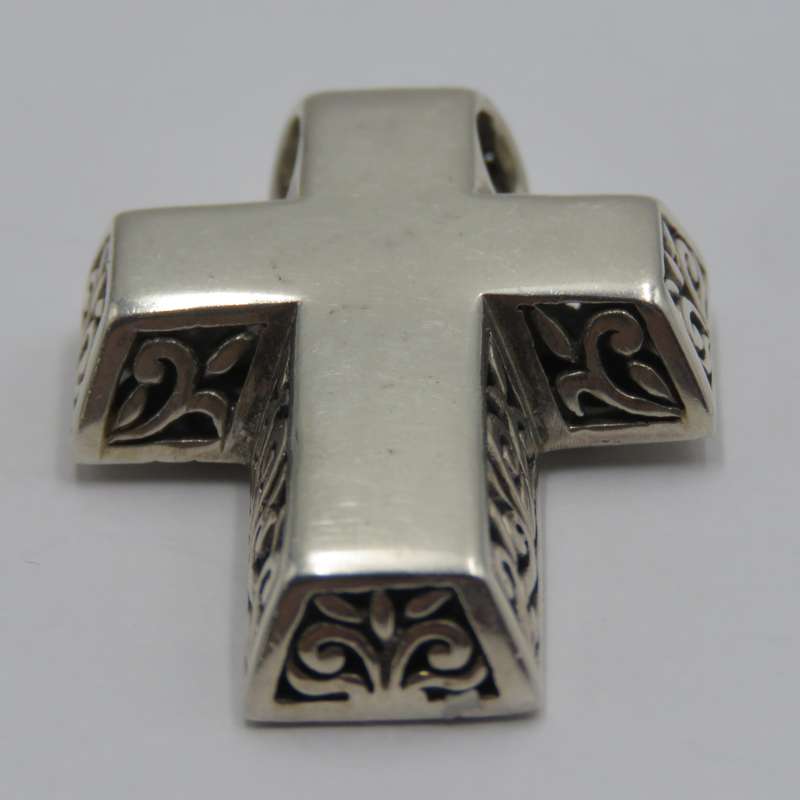 Beautiful thick sterling silver cross pendant  - weighs 13,6g