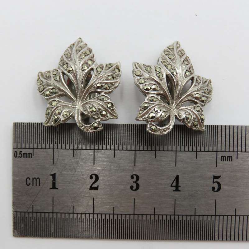 Vintage silver marcasite clip-on earrings - weighs 9,0g