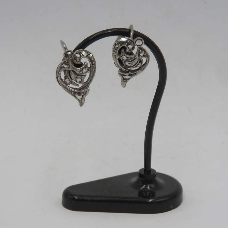 Pair of sterling silver marcasite screw-on earrings - weighs 3,9 grams