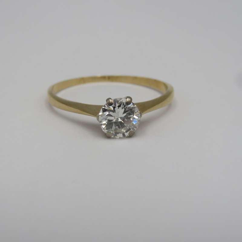 18kt Gold ring with large Diamond of about 0,85 carat - Size Q 1/2
