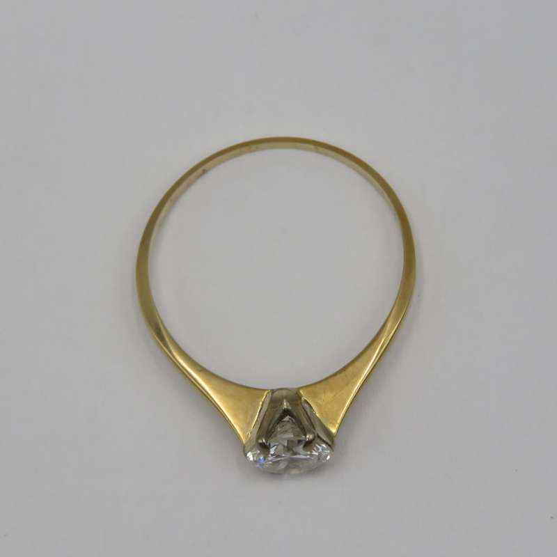 18kt Gold ring with large Diamond of about 0,85 carat - Size Q 1/2