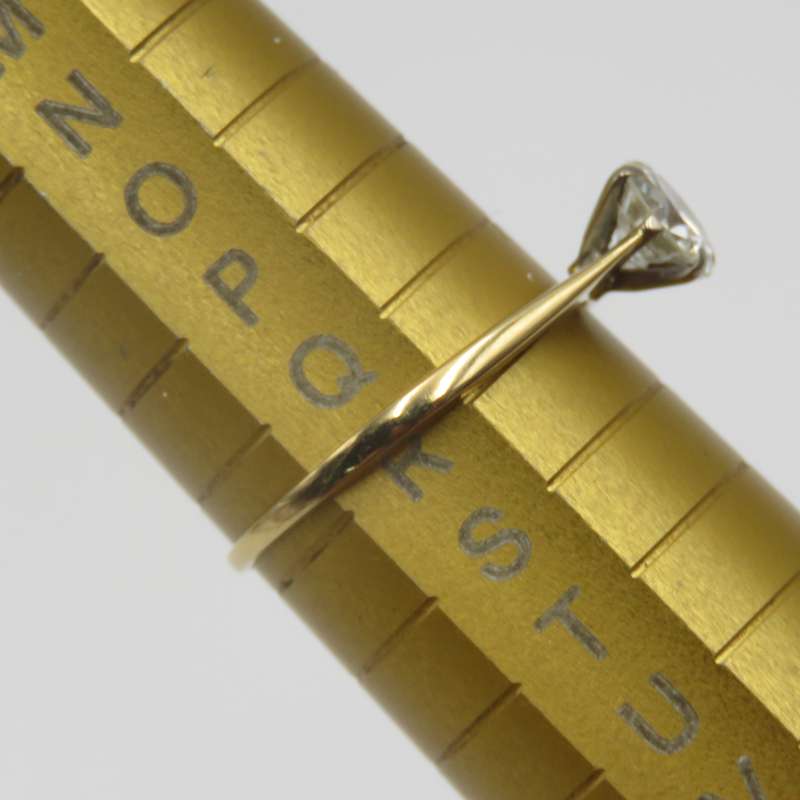 18kt Gold ring with large Diamond of about 0,85 carat - Size Q 1/2