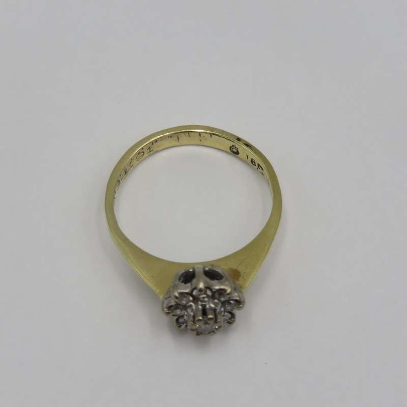 Vintage 18kt Yellow gold diamond ring with 9 small diamonds - Weighs 3,2 grams - Size L 1/2