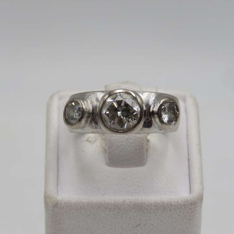18kt White gold diamond ring with 1.2ct diamond and 2 smaller diamonds of 0.40ct -  weighs 7.0 grams