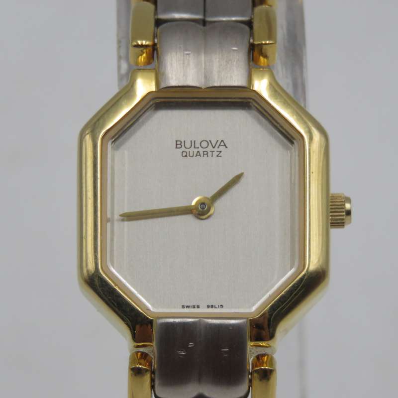Bulova Quartz ladies watch in excellent working condition