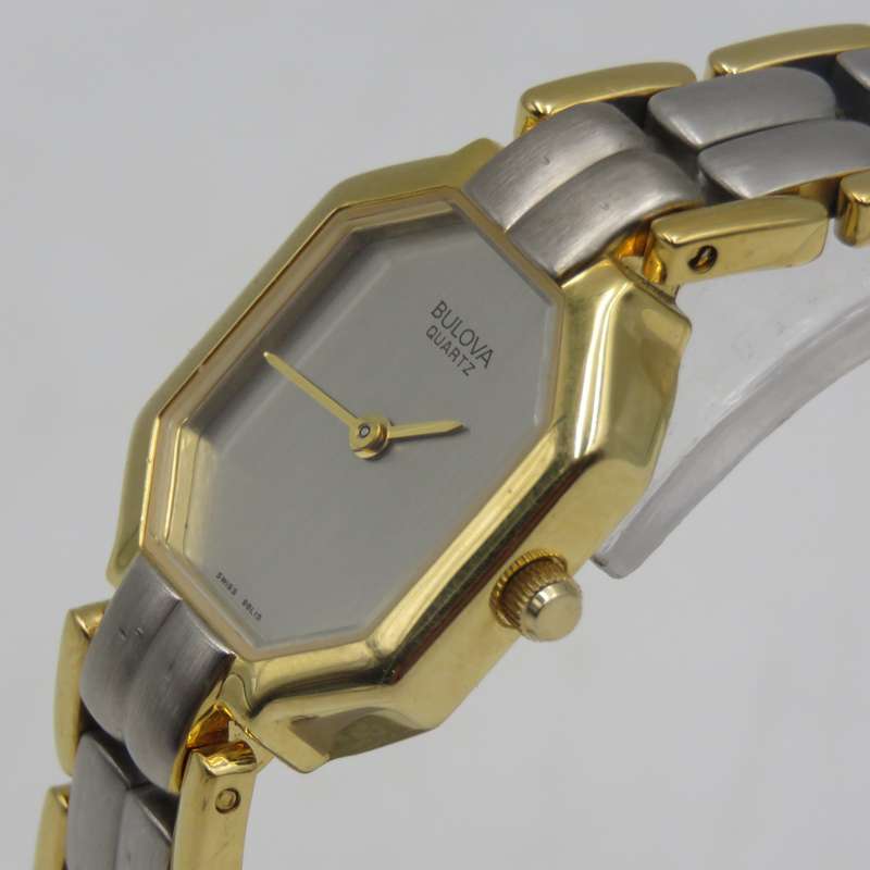 Bulova Quartz ladies watch in excellent working condition