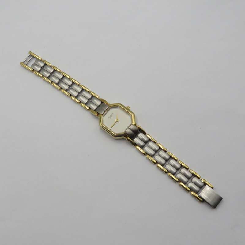 Bulova Quartz ladies watch in excellent working condition