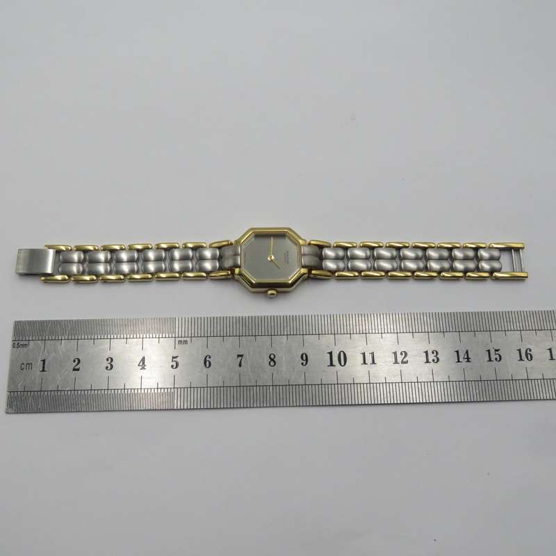 Bulova Quartz ladies watch in excellent working condition