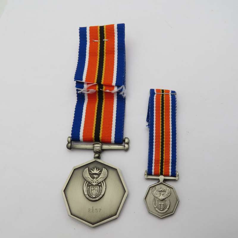 SANDF Tshumelo Ikatelaho medal plus miniature #2257
