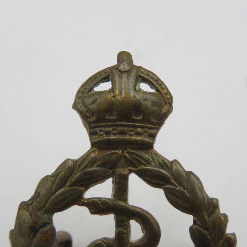 WW2 SA Medical Corps beret / collar badge