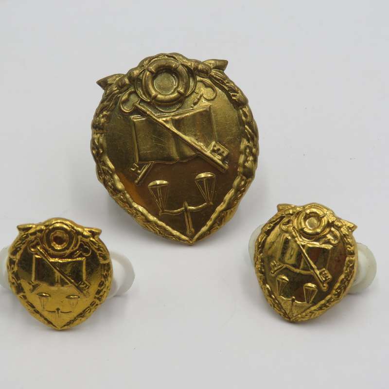 SA Prison services cap and collar badges set