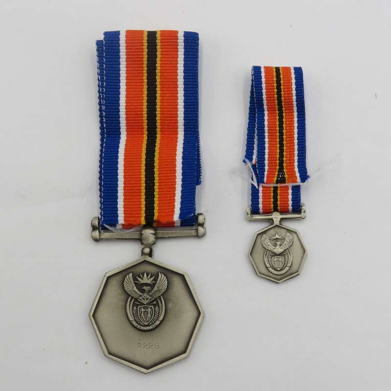 SANDF Tshumelo Ikatelaho medal plus miniature #2225