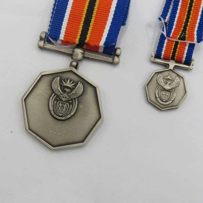 SANDF Tshumelo Ikatelaho medal plus miniature #2225