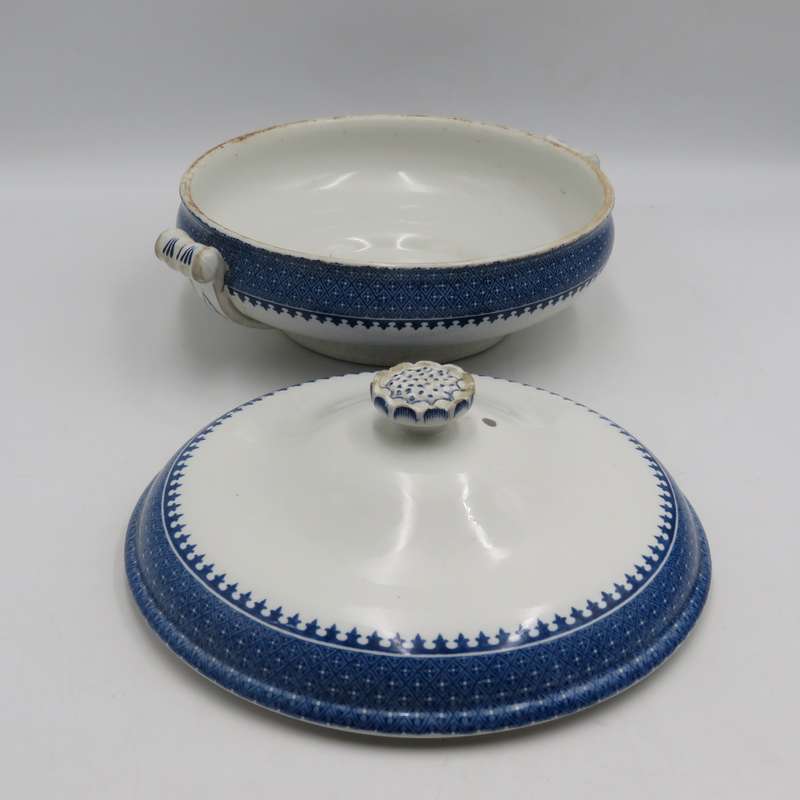 Antique  Lynn Wedgwood Etruria serving bowl with lid - lid handle chipped.