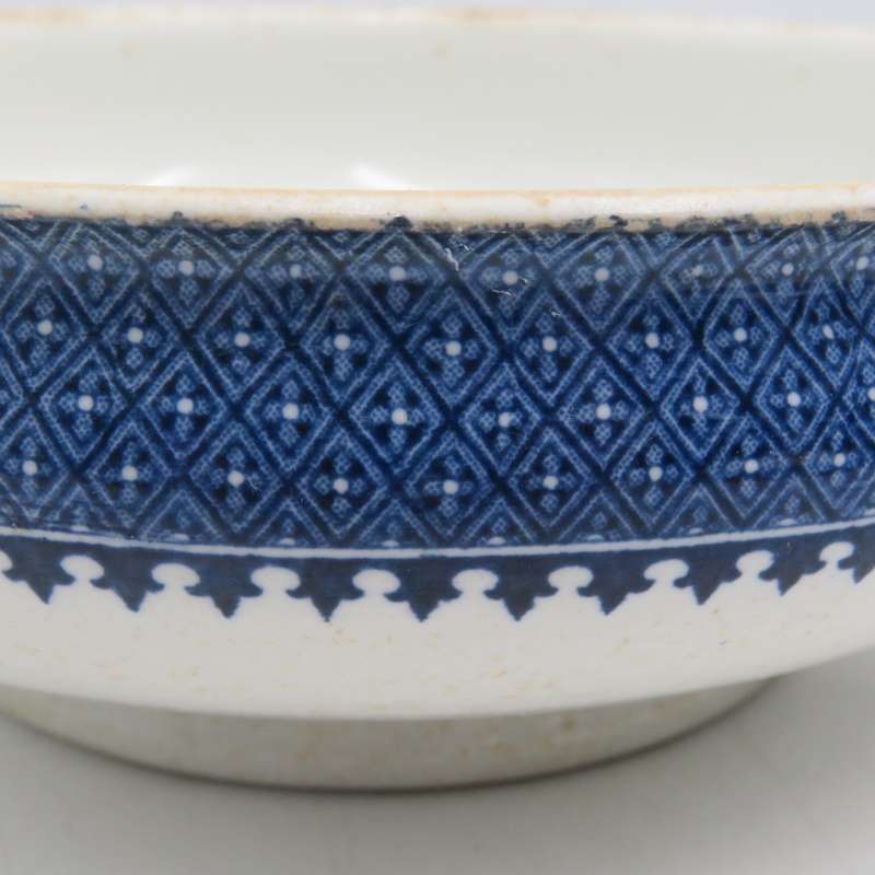 Antique  Lynn Wedgwood Etruria serving bowl with lid - lid handle chipped.