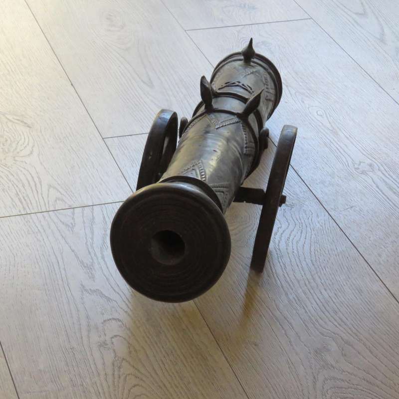 Large Casted bronze VOC replica cannon - Size 93 cm