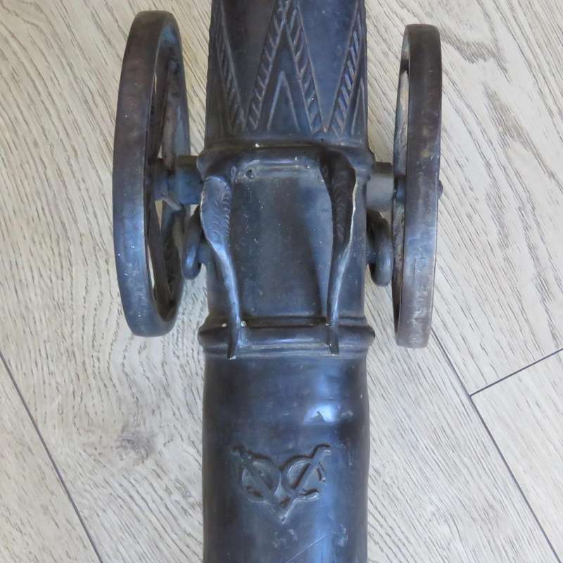 Large Casted bronze VOC replica cannon - Size 93 cm