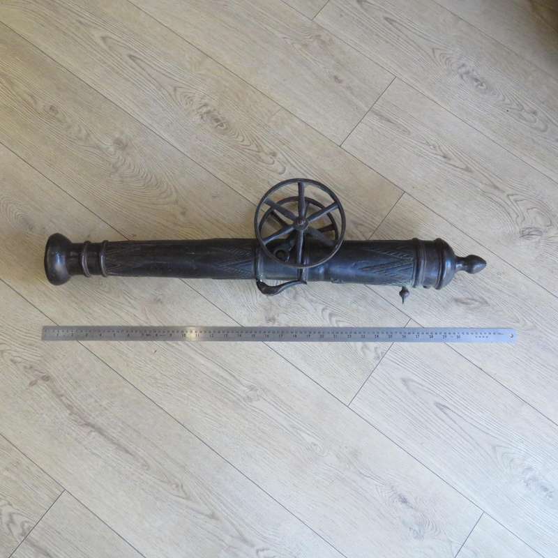 Large Casted bronze VOC replica cannon - Size 93 cm