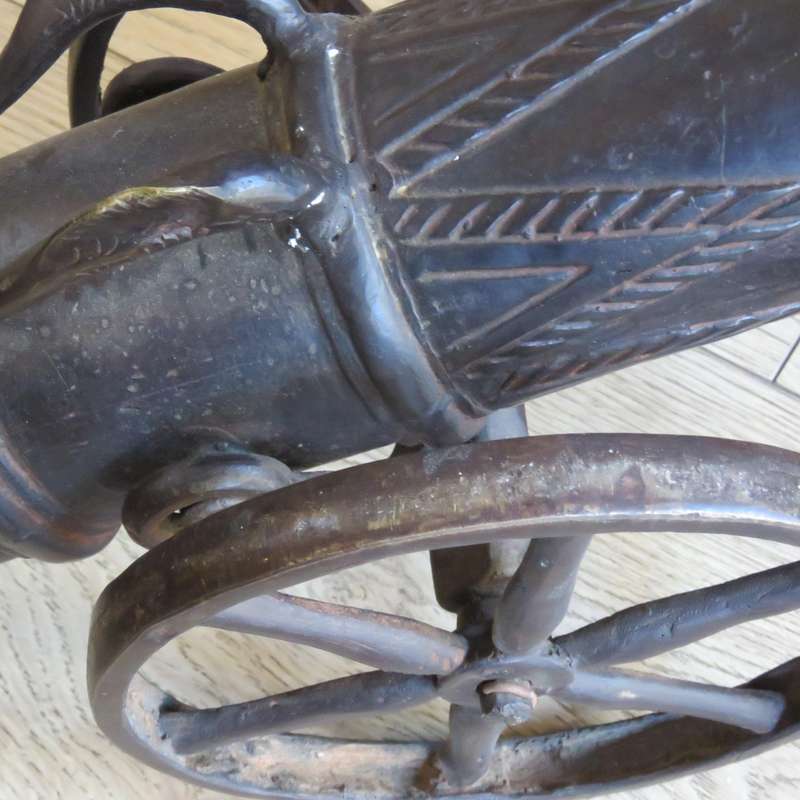 Large Casted bronze VOC replica cannon - Size 93 cm