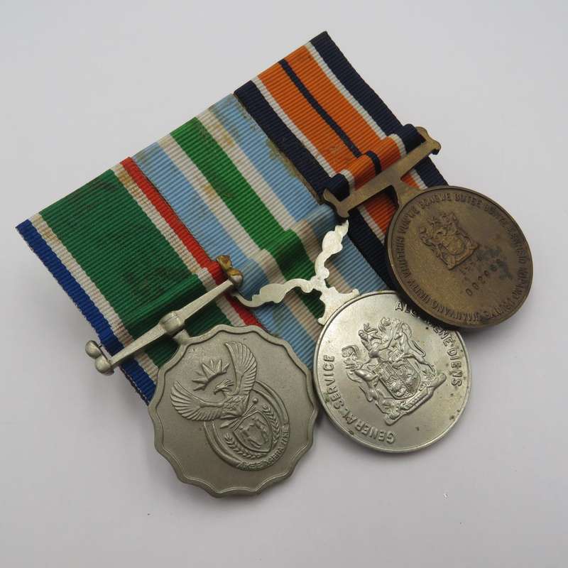 Set of 5 SA Army medals including UN peace medal and Tshumelo Ikatelaho with peace support clasp