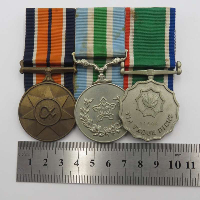 Set of 5 SA Army medals including UN peace medal and Tshumelo Ikatelaho with peace support clasp
