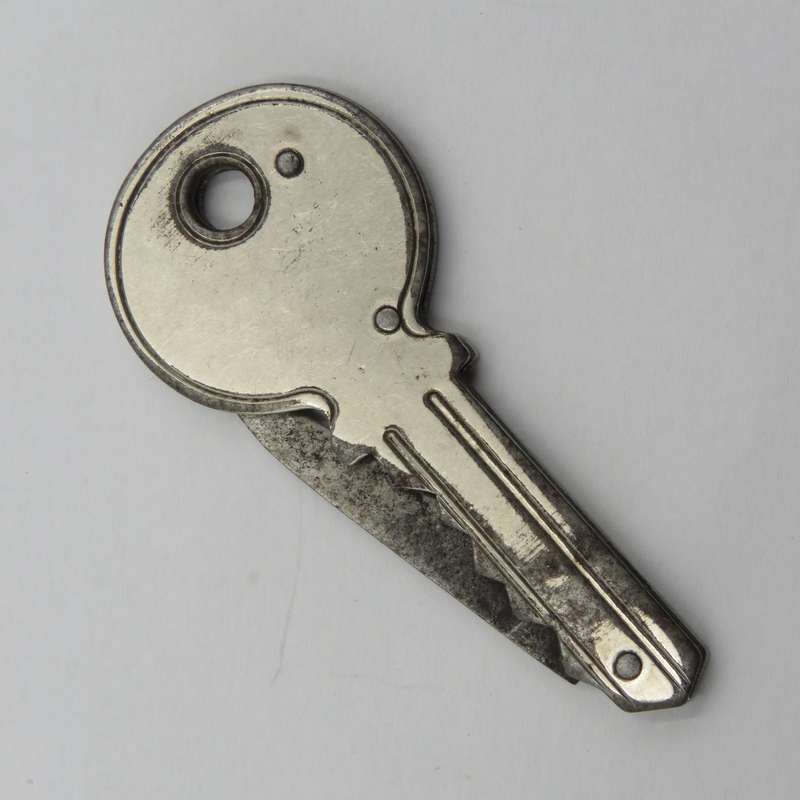 Vintage Richards Lamp Post key shaped pocket knife