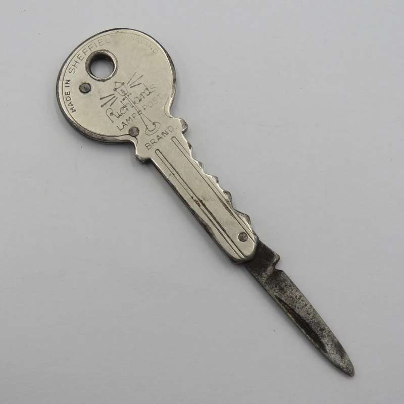 Vintage Richards Lamp Post key shaped pocket knife