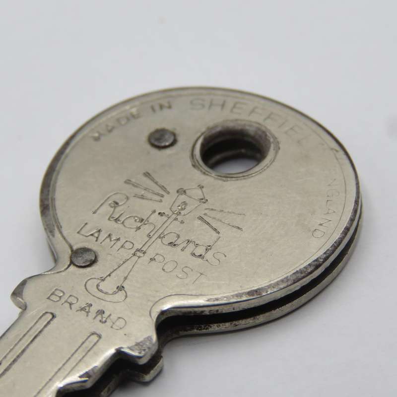 Vintage Richards Lamp Post key shaped pocket knife