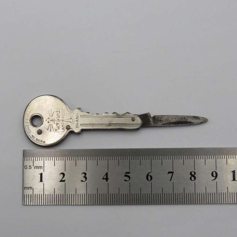 Vintage Richards Lamp Post key shaped pocket knife