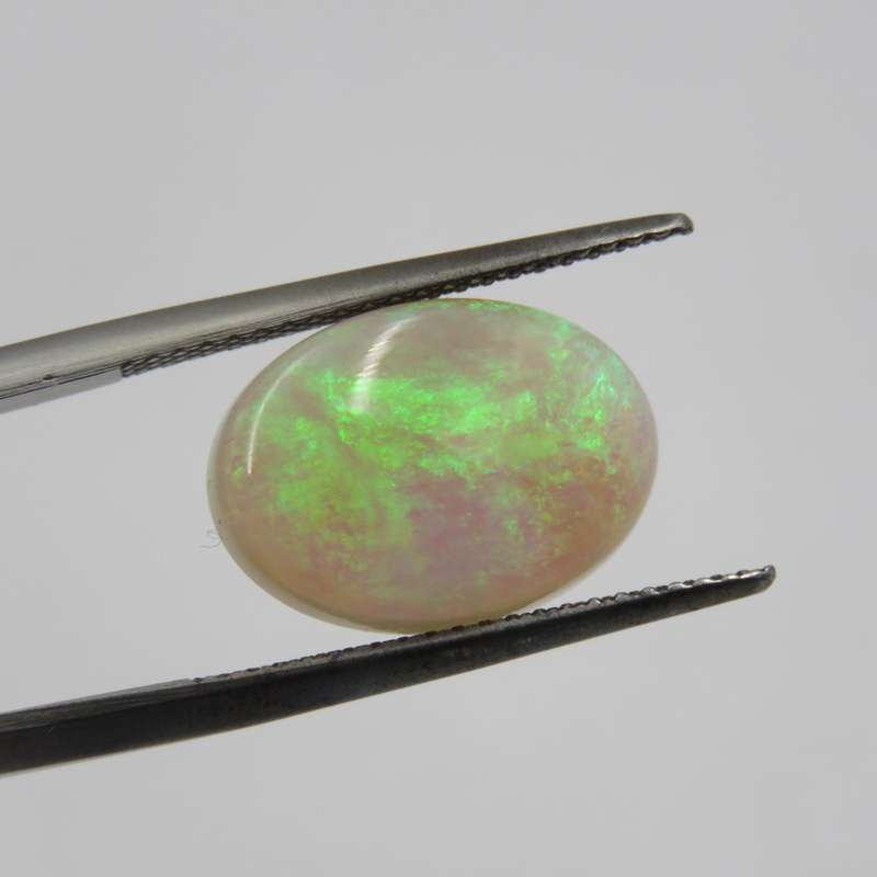 Predominantly Green Opal of 3,82 carats