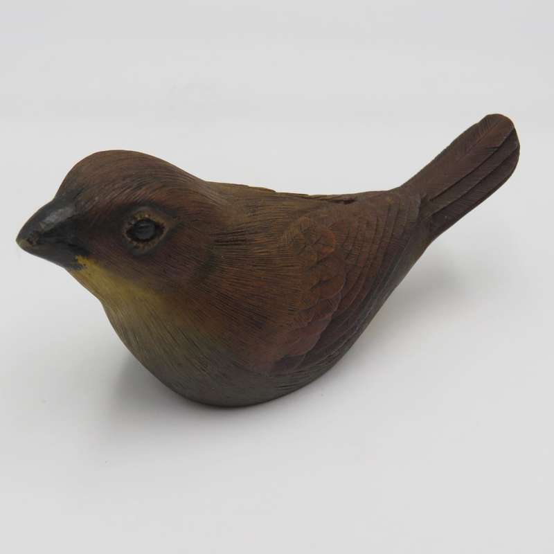 Feathers Cape White eye figurine in wooden case