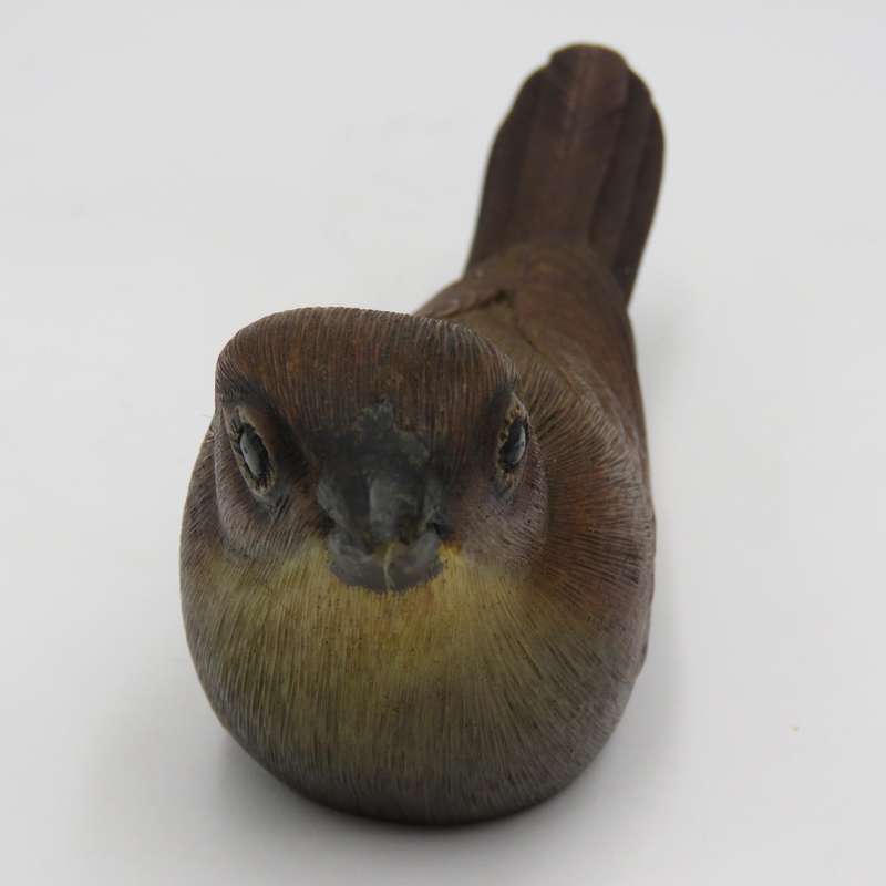 Feathers Cape White eye figurine in wooden case