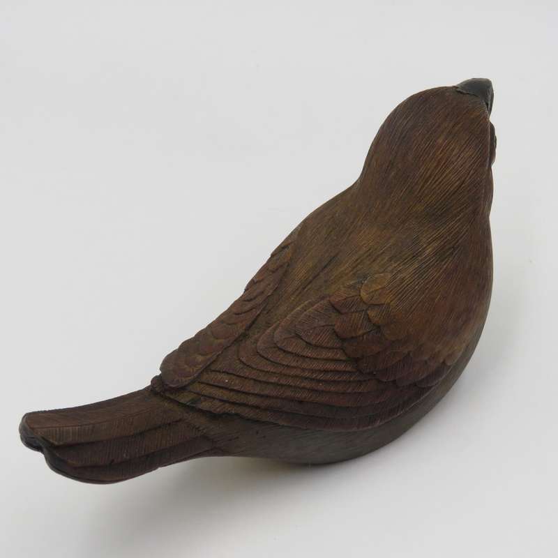 Feathers Cape White eye figurine in wooden case